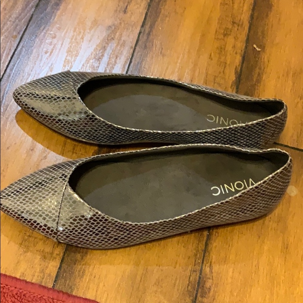 Vionic sparkle silver flats